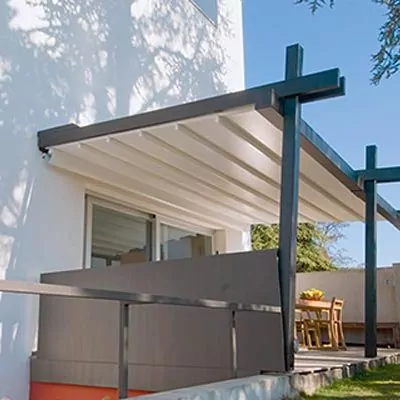 Pergola über einer Terrasse